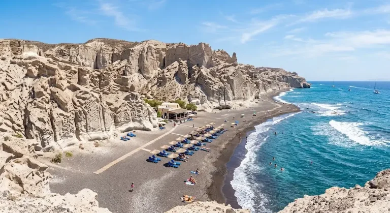 Cele mai frumoase plaje din Grecia - Plaja Vlychada Beach (Santorini)